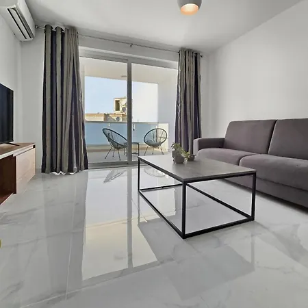 Spacious With Large Terrace Apartamento
